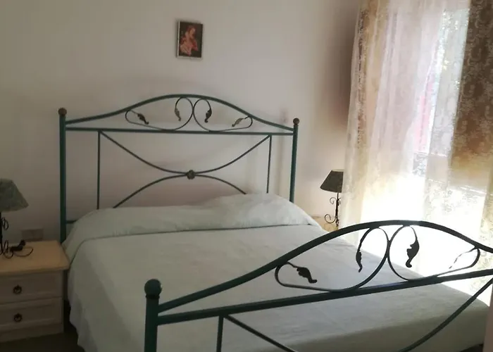 Con 2 Stanze E Giardino Apartman *